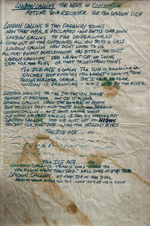 Joe Strummer - il testo scritto a mano di “London Calling”, 1979.