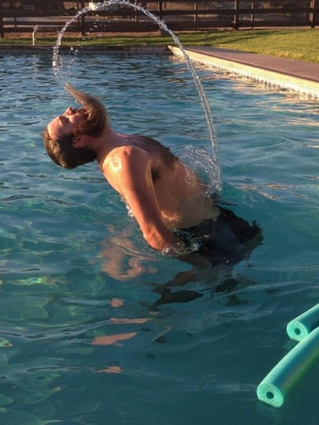 niknak79:  The male flips his beard in an elegant mating ritual 