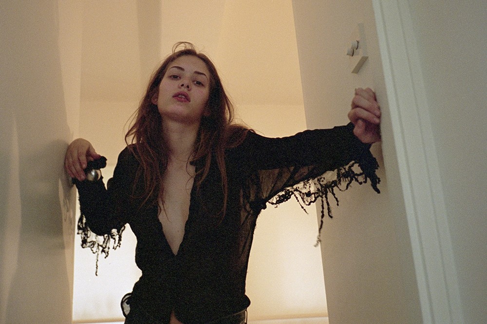 jinxproof:  “Emma comes home, 1995”ph. Corinne Day From the book May the Circle