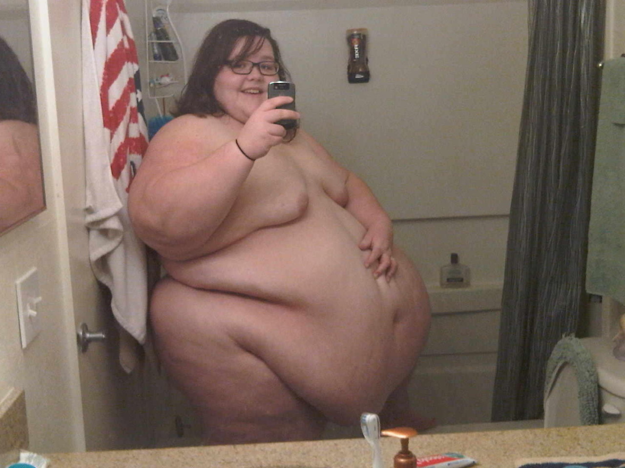 gravity-goddesses:  Small bra, big belly. Good combination!