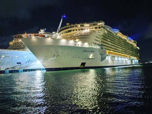 Excuse me while I stun ️️! Amplified Oasis of the Seas stunning the Caribbean! *** *** *** *** #crui