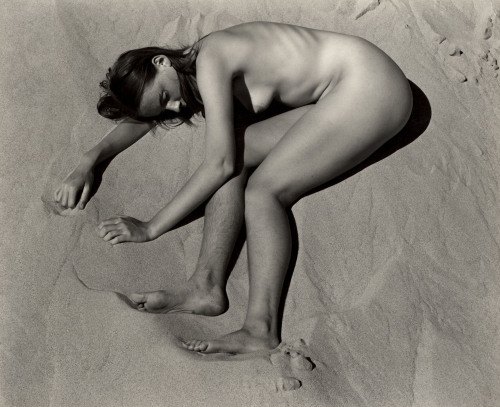 houkgallery:  Edward Weston (American, 1886-1958)Nudes on Dunes, Oceano, 1936 TGIF! 