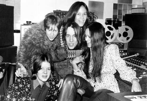 soundsof71: Fanny in the studio with producer Todd Rundgren, for 1973′s Mother Pride, by Linda Wolf 