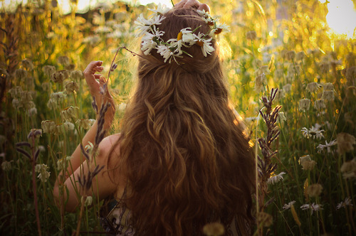 risinggenyearbook:  Delilah can’t resist showing off her latest flower crown. 