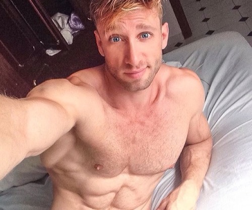 hotandsexymen:  http://instagram.com/acrodave