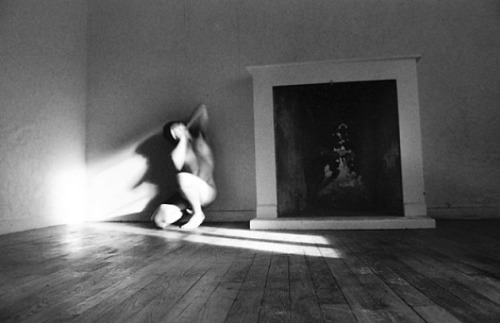 miss-catastrofes-naturales:  Valeria Floris Untitled 