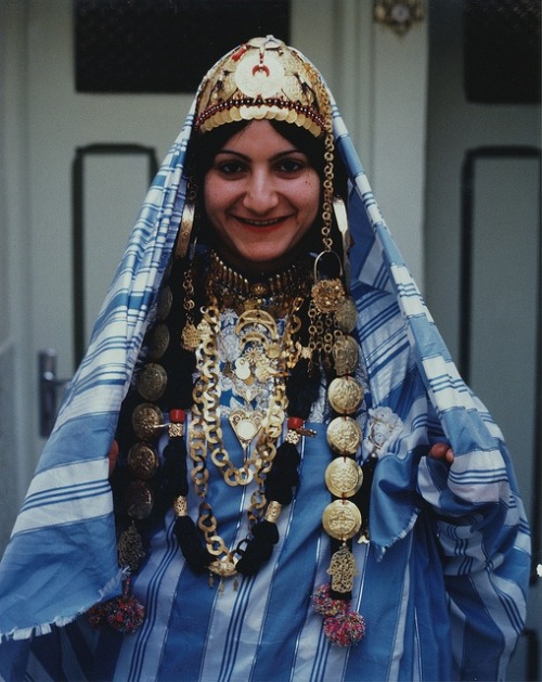 thehoruseye:A Jewish Tunisian bride in her traditional wedding dress | © Magnes Museum