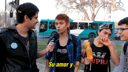 desplegar-las-alas:  i-in-your-dreams:  somebody–told–me:  Parecía un weon romantico