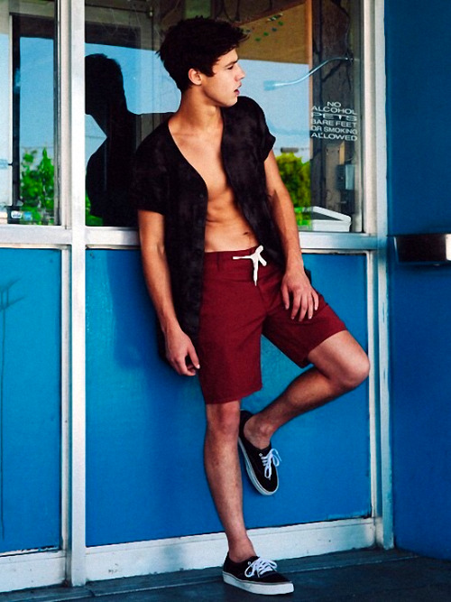 https://sexyboysbeingsexy.tumblr.com/post/117160729019