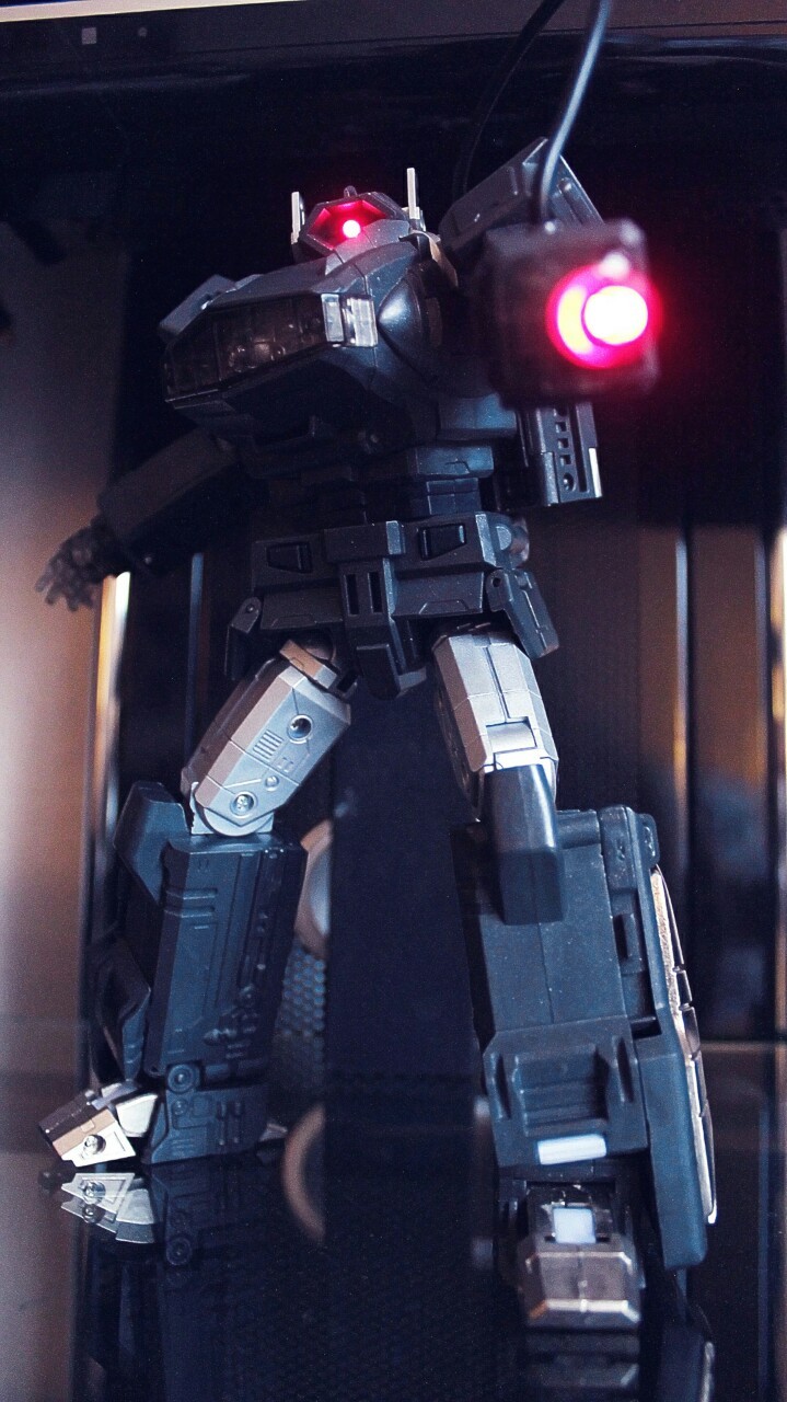 strawberrieninja:  javatronusarts:  FT-01 Quakewave(Grey) AKA Shockwave. I really