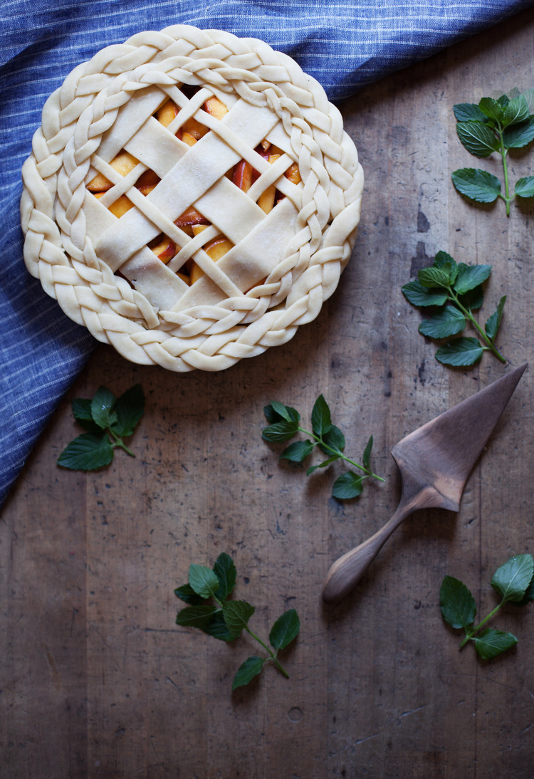 sweetoothgirl:    GEORGIA PEACH HONEY PIE   