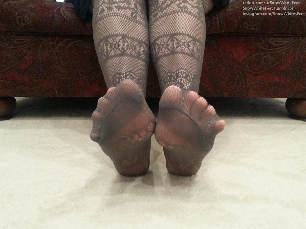 snowwhitefeet:  The tights were a lovely gift  ♥   These are the photos I took
