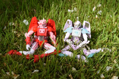 Jets vs Hovercraft.So I thought I’d mess around a bit with the weapons and the posing for the 