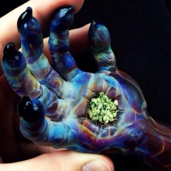 neondiick:  blakincakes:  Zombie Color-Changing Pipe  omg