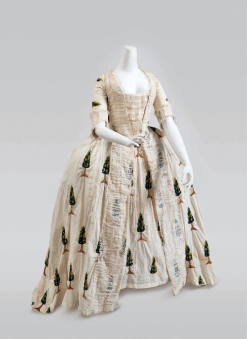 fripperiesandfobs:Robe à la francaise ca. 1770From Cora Ginsburg