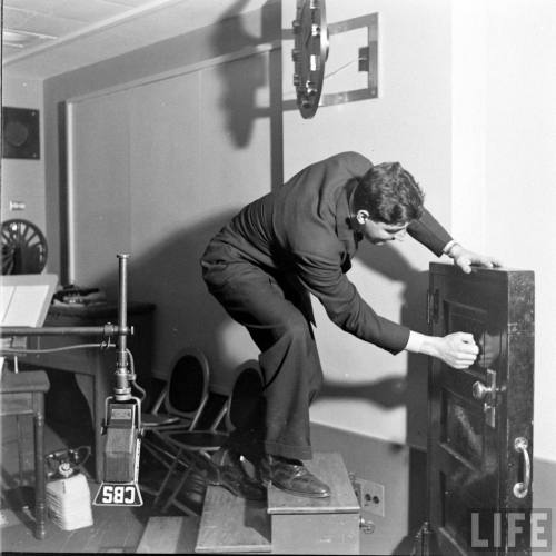 Sound effects for CBS Radio Theatre(Peter Stackpole. 1938)