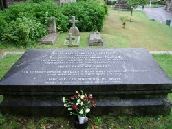 sixpenceee:  This is the grave of Mary Shelley.