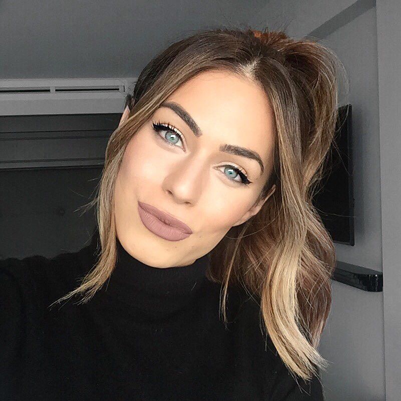 The pony tail is my current style staple. 👌 Lip colour is on my Twitter @lydiaemillen
