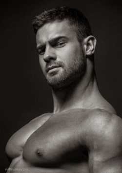 takemetobedandlosemeforever:Kirill Dowidoff