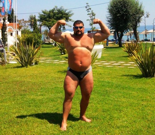 dagoodbro:  This speedo look really tiny on him, nice