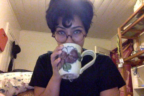 heroofferelden:heroofferelden:this curl has been passed down through the armstrong line for generations
