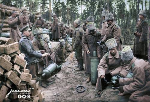 Russian soldiers prepare chlorine cylinders for a gas attack against German positions near Ilūkste, 