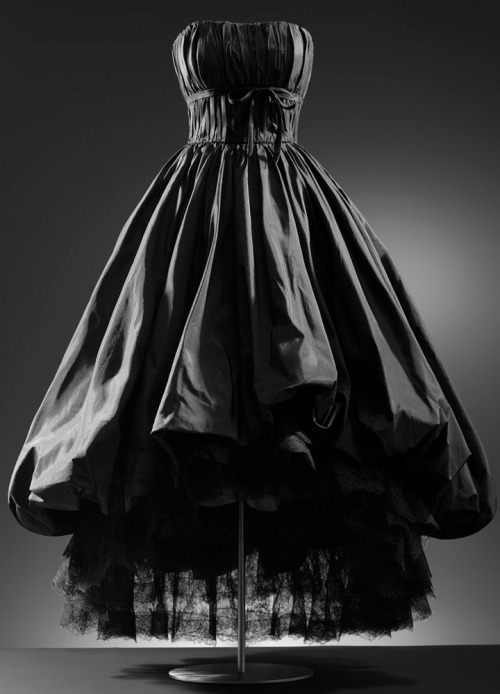 lelaid:Cristobal Balenciaga Vs. Nicolas Ghesquiere for Balenciaga