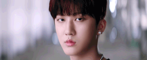 Stray Kids- DOUBLE KNOT MV