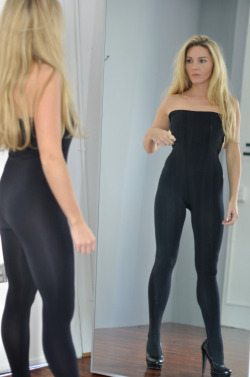 giypwtf:  More Girlsinyogapants pictures @ giypwtf.tumblr.com. woah! hot girls in yoga pants