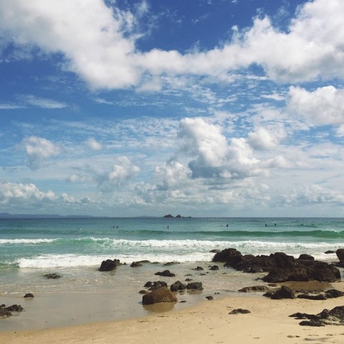 hottiesgram:  Byron Beach daze #rockytakesoz #byronbay #beachlife #australia by rocky_barnes link ht