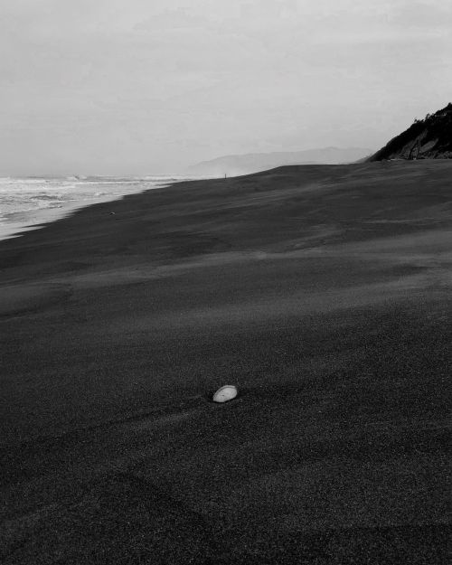 Lincoln beach, Oregon. . . . #blackandwhitephotography #shotoniphone #monochromatic #monochrome #ore