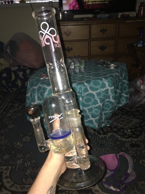 My god do I miss this bong… Sorry for the clutter in the background