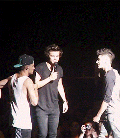 halfsleeper:  Harry noticing the ‘Zouis you light up that blunt like nobody else’