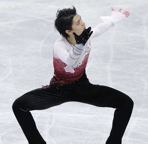 ⛸Fav Hanyu Moves⛸#5 (Besti) SquatNot sure if this is actually a move (but I think it&rsquo;s called 