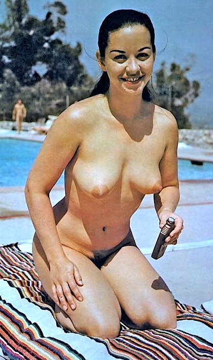 nudebeachshot:  Visit http://pure-nude.tumblr.com for more nude photos.