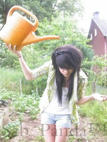 heart-broken-emo:  Because what else would you pose for your MySpace default pic