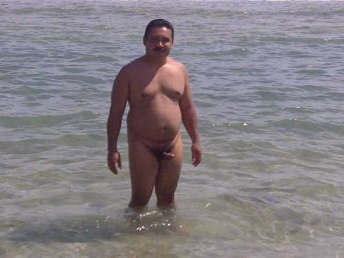 Enak mandi2 sama om gendut&hellip;