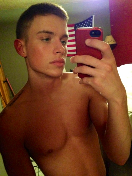 broswithoutclothes:  Tumblr’s trjoel, doin’ what he do