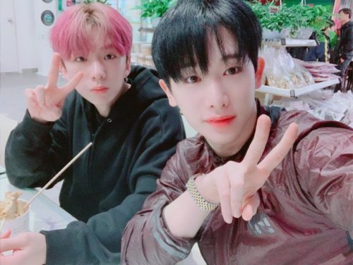 Thursday:Kihyun and Wonho twitter update 190510photo credit:  몬스타엑스_MONSTA X 