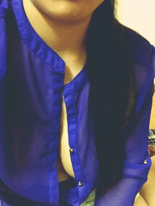 crazypicsdude: See through transparent saree nice