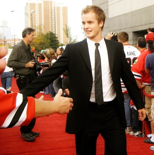 patricktimothykanejr:  Happy 26th Birthday to my favorite defensemen, Niklas Hjalmarsson! 
