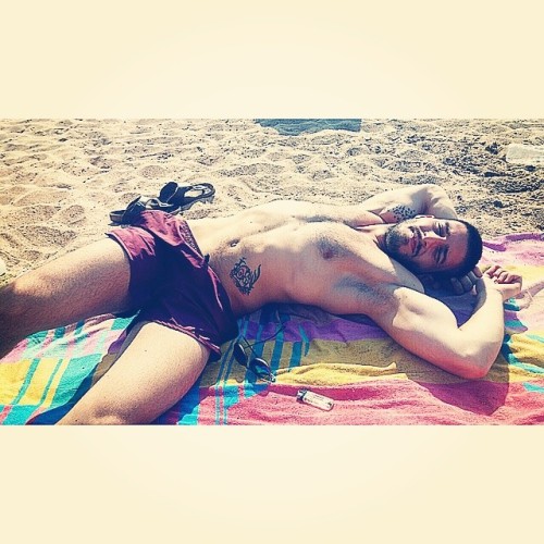 mrteenbear:  #InstaMagAndroid #sunbath #sun #joy #me #vacation #sleep #drunk #vine #beach #muscle by @murattgur http://ift.tt/1prHZUS