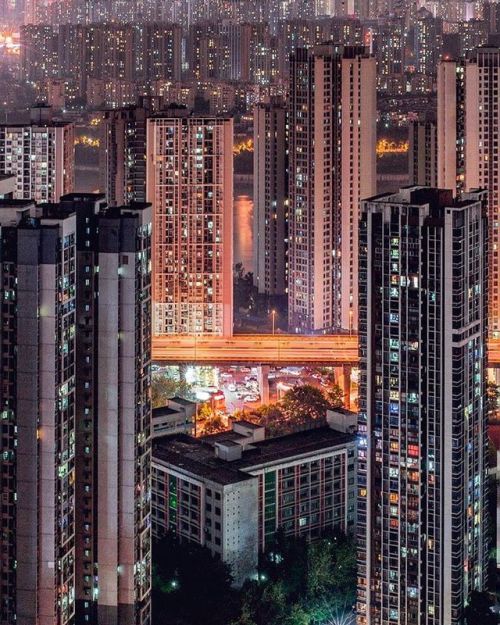 bellatorinmachina:China by chucknorium