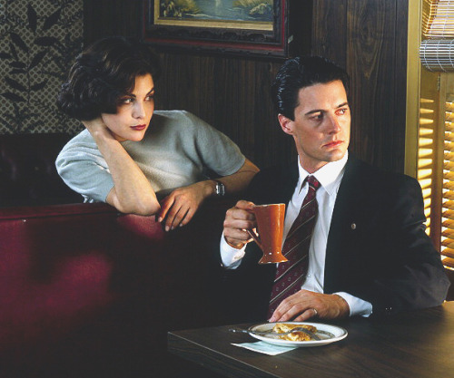 elizabitchtaylor: Sherilyn Fenn and Kyle MacLachlan as Audrey Horne and Agent Cooper in promotional 