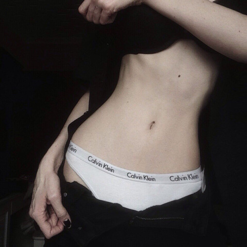 slimdreamsx: skinnylittleliar:  God I wish I had this body :(  Xx TAT