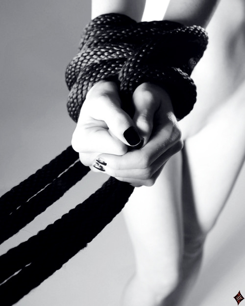 XXX Hands in ropes  photo