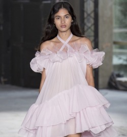 lilacream:  giambattista valli ss18