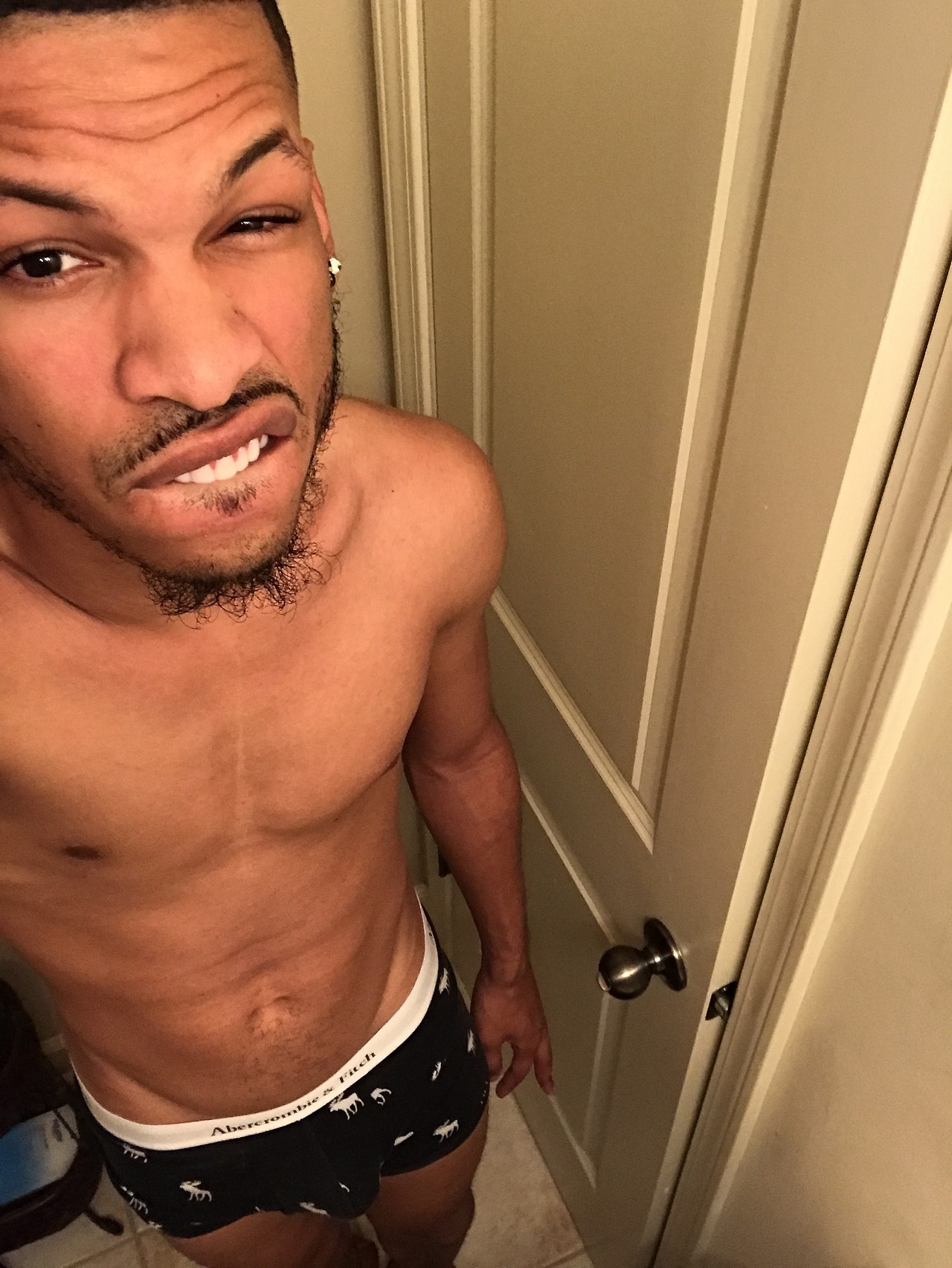 yellafreakxxx:  Kisses