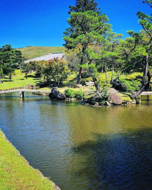 奈良公園 [ 奈良県奈良市 ] Nara Park, Nara の写真・記事を更新しました。 ーー世界遺産・東大寺、興福寺、春日大社の境内も含む日本で最も有名な公園の多様なランドスケープ国指定名勝。 