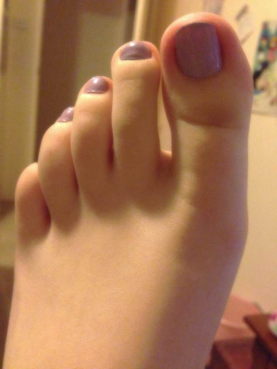 tastyfeetetoescollection: Give these feet some love